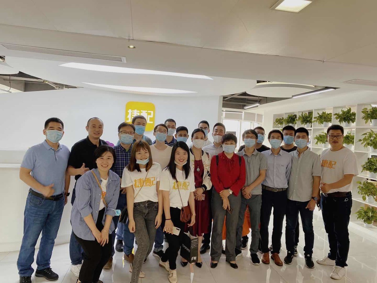 總部合影.jpg